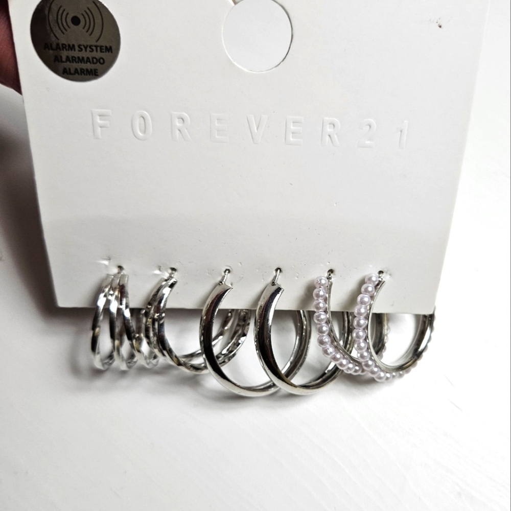 Silver and Pearl Hoop Earring Set